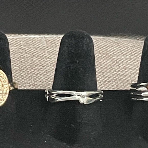 🎉🎉✨Silvertone Twist Band Ring✨Size 7.7-8 Like New - Picture 6 of 6